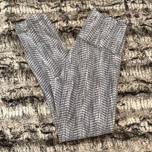 EUC WU Lululemon Crops Sz 6